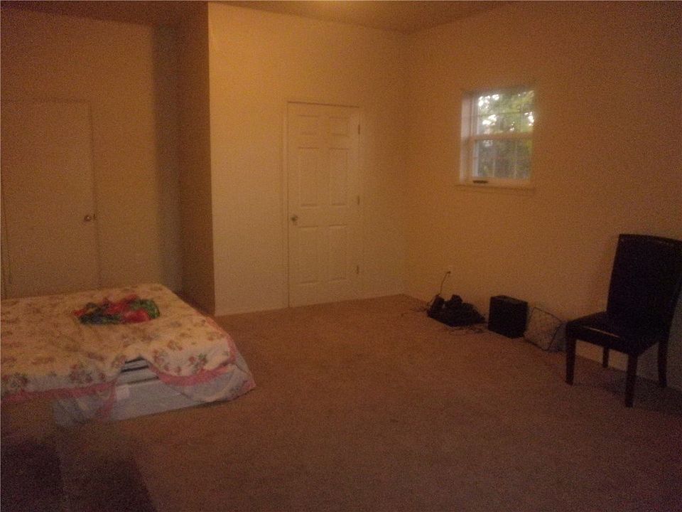 2nd image of 108 Campbell St