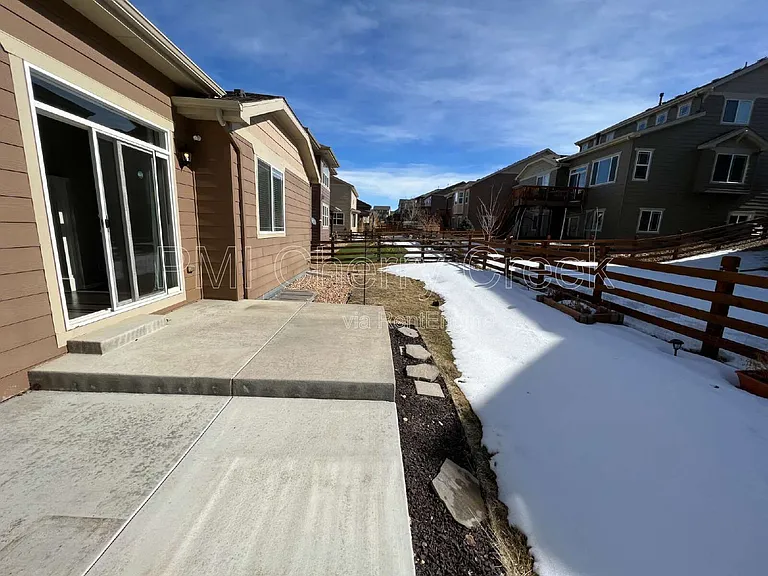 22472 E Union Cir — Photo 28
