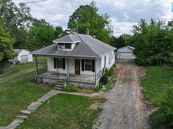 2nd image of 135 E Pine St