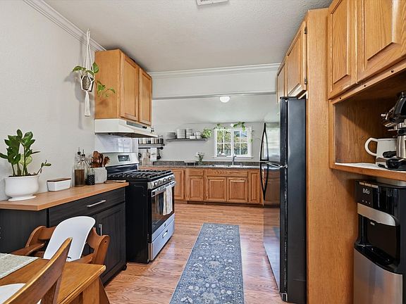5th image of 20550 Foothill Drive