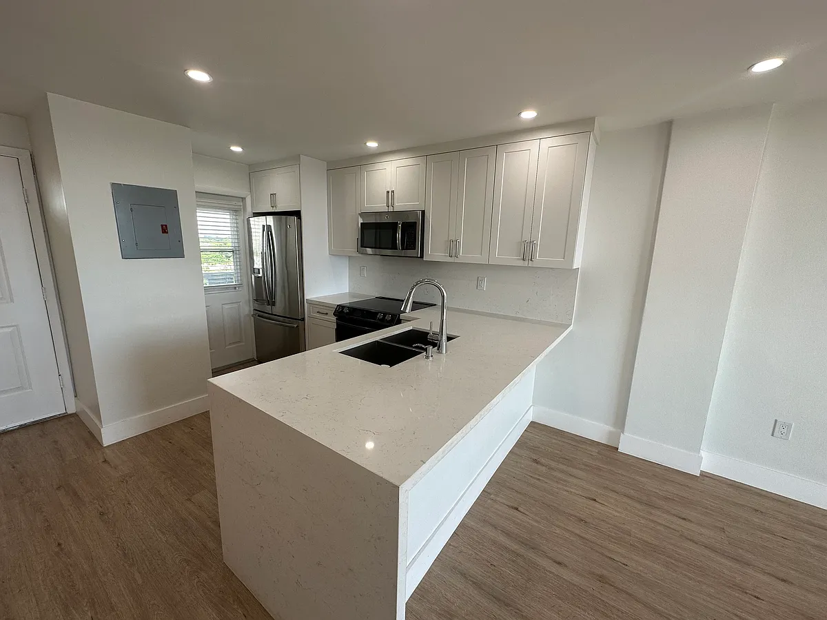 Building Photo - 1400 SW 27th Ave #703