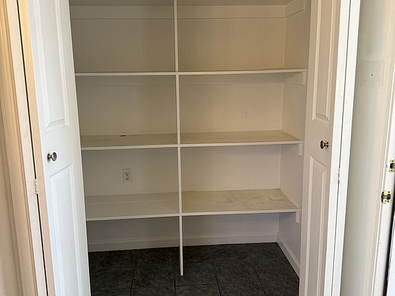 3rd image of 3029 Garfield Ln