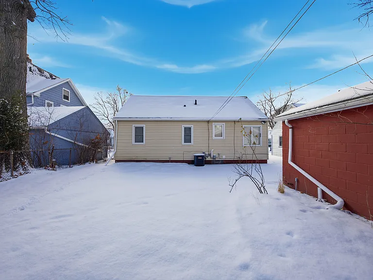 406 Tarrington Rd — Photo 32