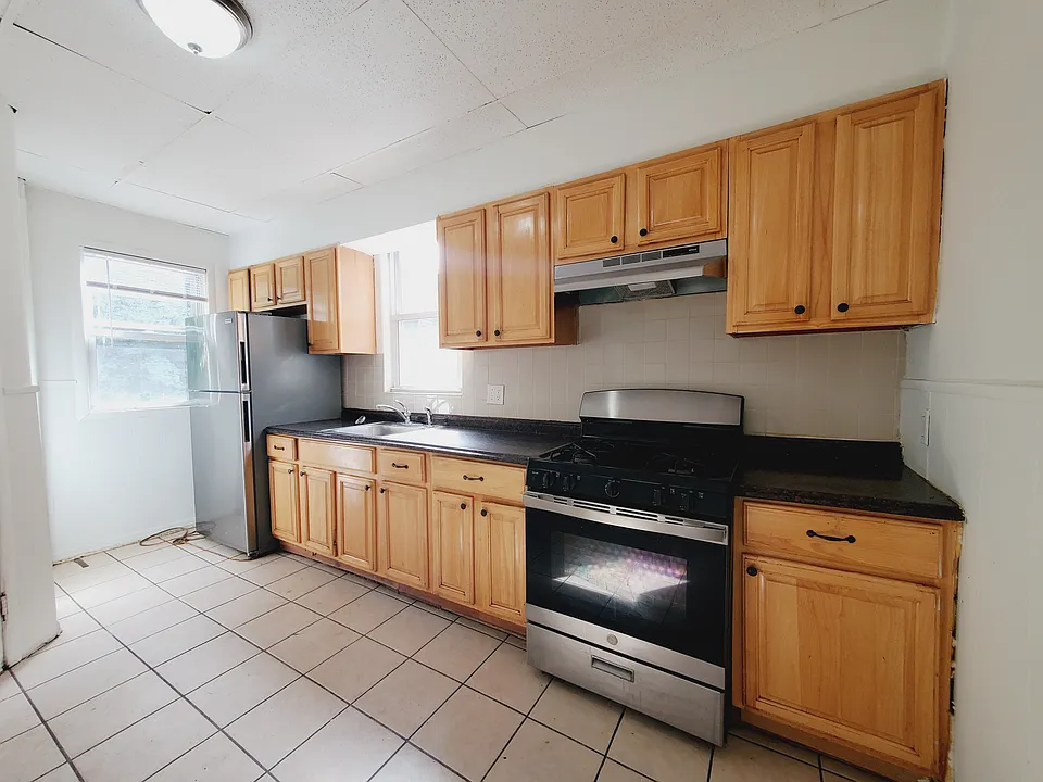 133 Boyd Ave #1L