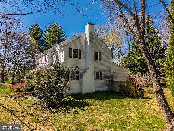 3rd image of 414 Manor Dr