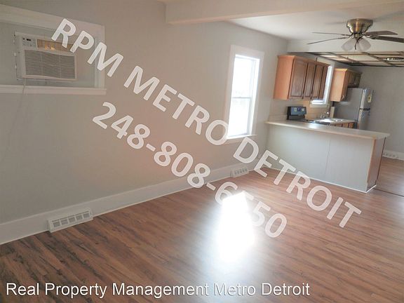 3rd image of 28073 Maple St