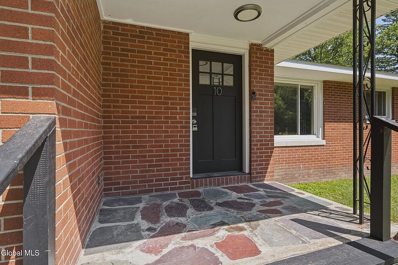 4th image of 10 Kasper Drive