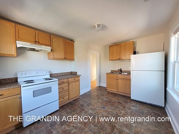 2nd image of 2712 Cumberland St NW #2712