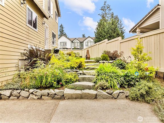 3rd image of 9209 Vancouver Drive NE