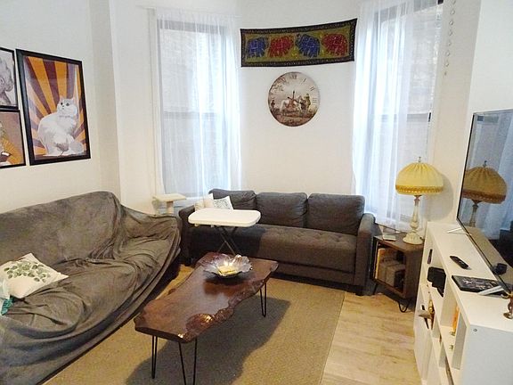 5th image of 1509 N Rockwell St #1R