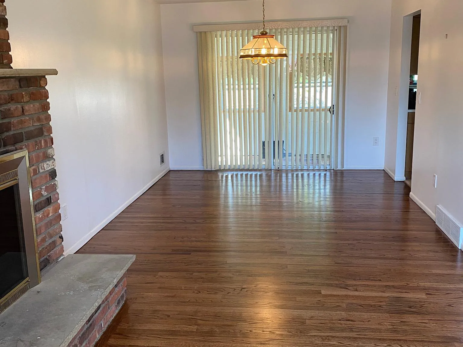 3 bed, 1341 sqft, $3,200 — Photo 4