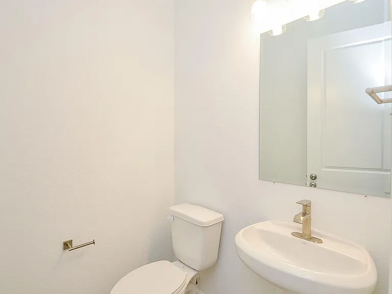 3811 Hermitage Dr — Photo 11