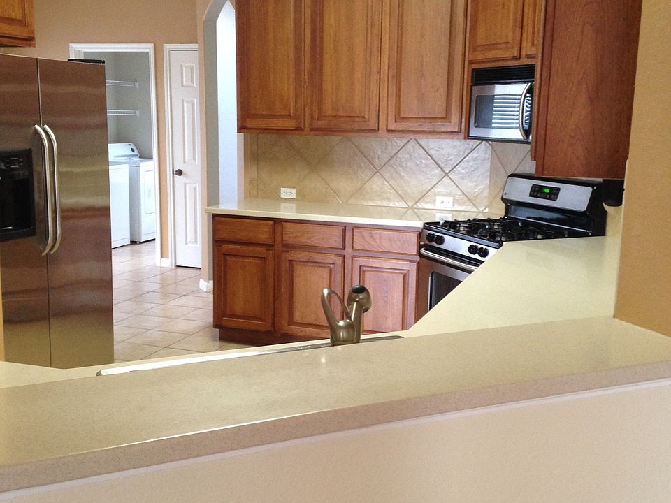 2nd image of 1402 Summercrest Blvd