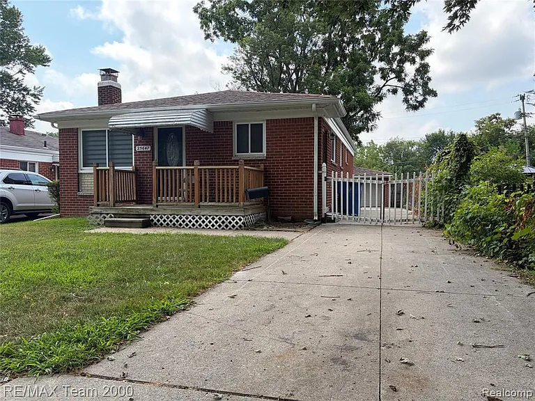 25647 Hanover St — Photo 2
