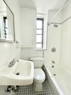 Rented by HOLTON REAL ESTATE INC. | media 10