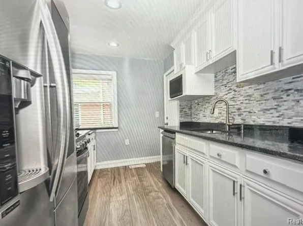 146 Meridan St, Dearborn, MI 48124