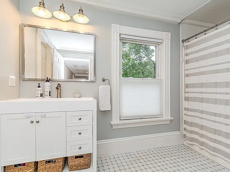 38 Salem St #B — Photo 12
