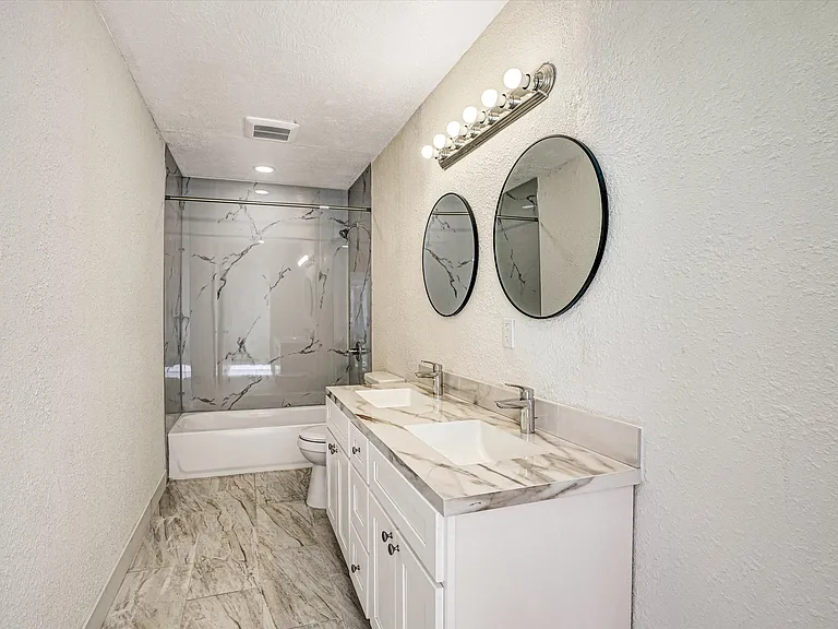 451 Wilshire Ave — Photo 22