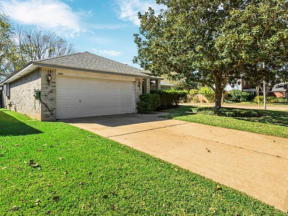 3rd image of 2327 Old Dixie Dr