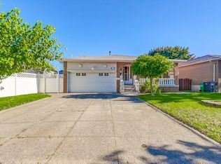 430 Louis Dr, Mississauga, ON L5B2J4