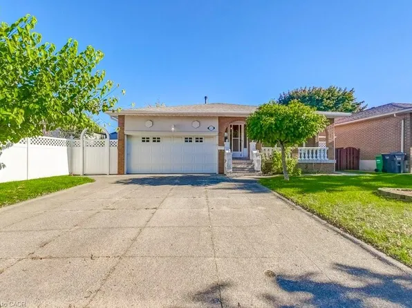 430 Louis Dr, Mississauga, ON L5B 2J4