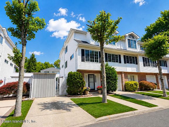3rd image of 19 Spruce Ln