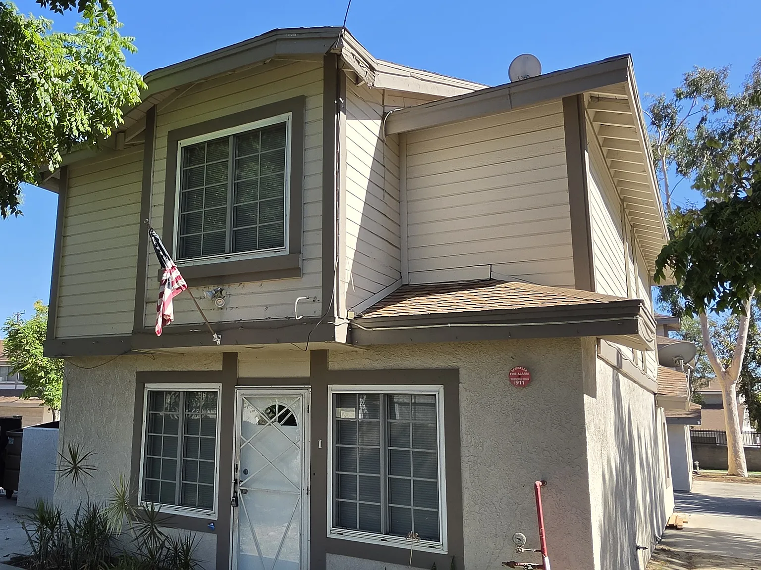 3 bed, 1.5 bath, 1189 sqft, $2,700 — Photo 1