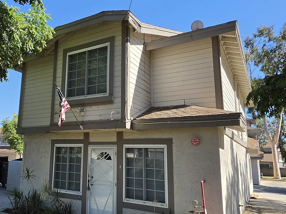 1614 S Campus Ave #I
