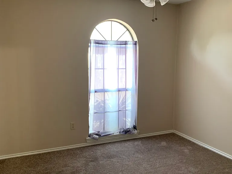 1526 Clover Ln — Photo 9