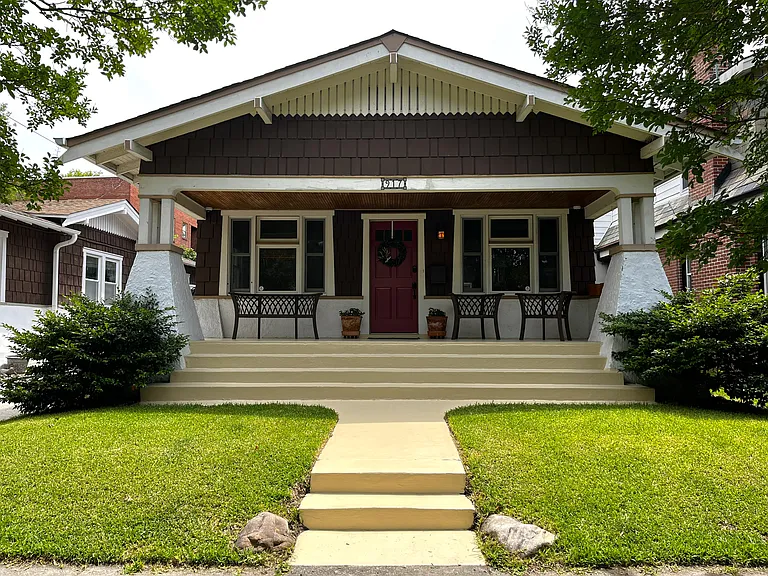 917 Gates Ave — Photo 1