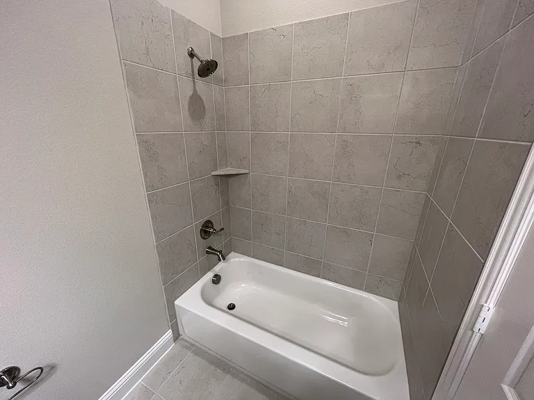 580 Bradley Dr — Photo 16