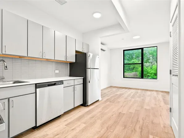 1731 Lacombe Avenue image 13 of 23