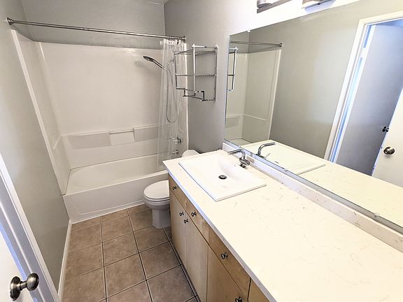 4th image of 10510 Sunland Blvd #5-5-5