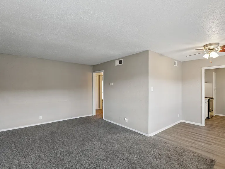 Whisperwind Apartments — Photo 27