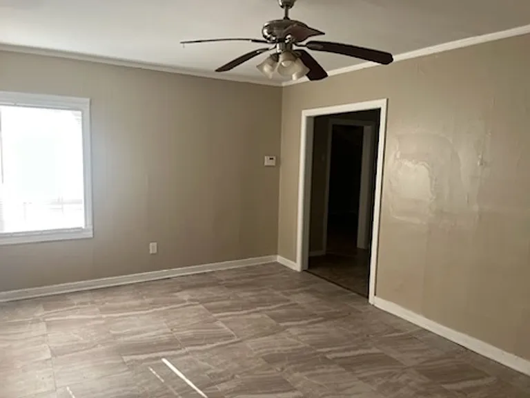 824 Combs St — Photo 3