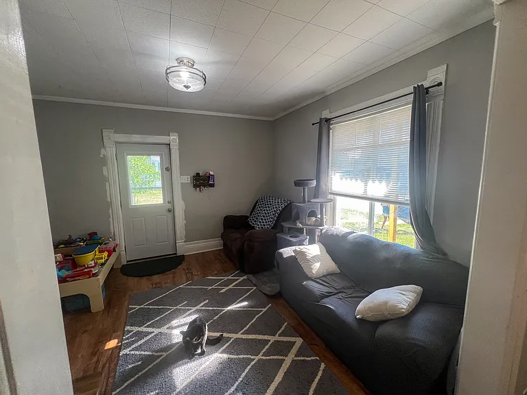 362 N Line St — Photo 5