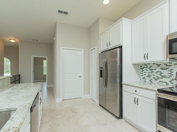 4th image of 97 Canyontrail St