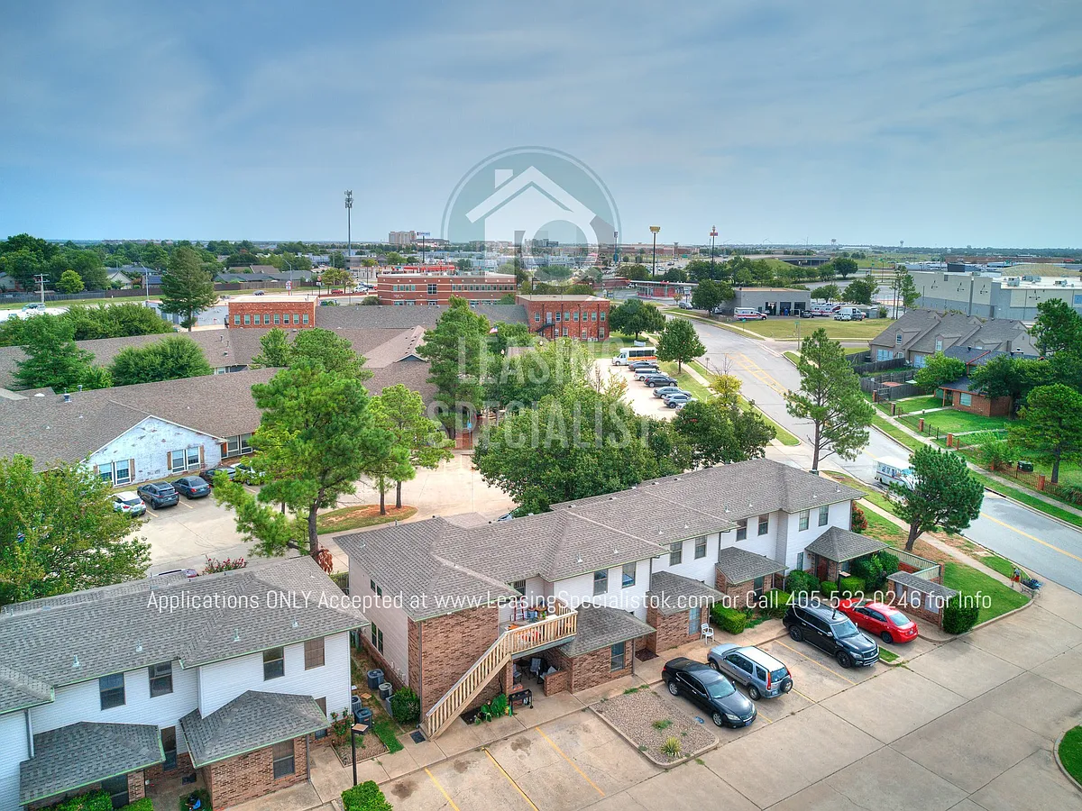 Building Photo - 1026 Rambling Oaks Dr #B