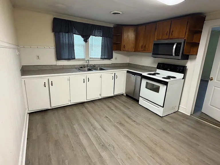 306 Railroad St — Photo 9