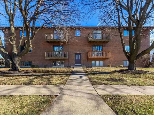 4195 Fairview Dr APT 4, Bettendorf, IA 52722