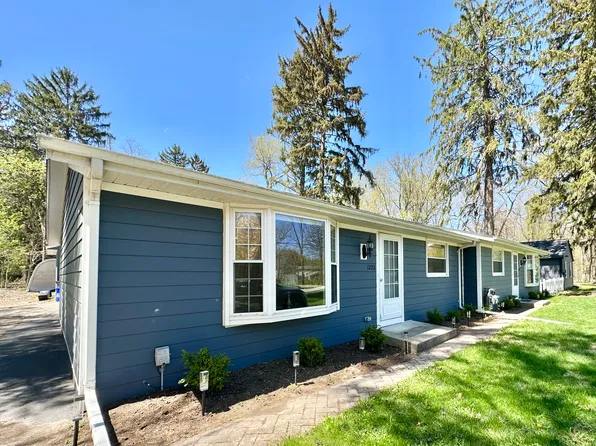 1323 Genesee St, Delafield, WI 53018