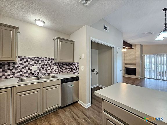 4th image of 2110 Cimmaron Dr