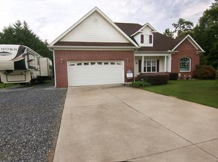828 Shaftsbury Trl, Boiling Springs, SC 29316