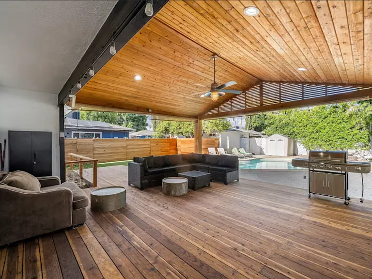7106 Lasaine Ave — Photo 13