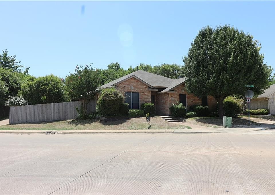 1st image of 414 Gardenia Ln