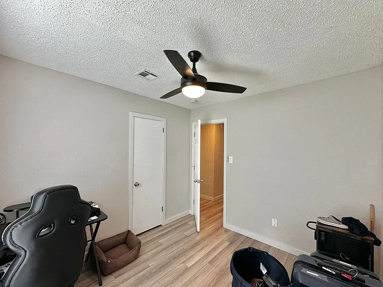 4720 NE Macarthur Cir — Photo 18