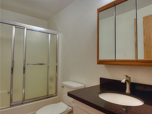 5th image of 3032 Chelsea Ct NW