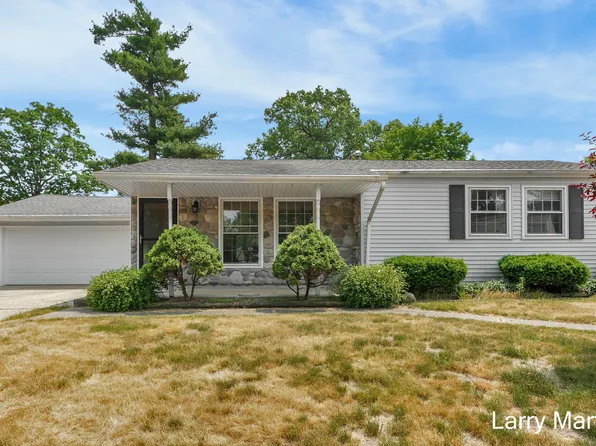 4600 Westgate Ave NW, Comstock Park, MI 49321