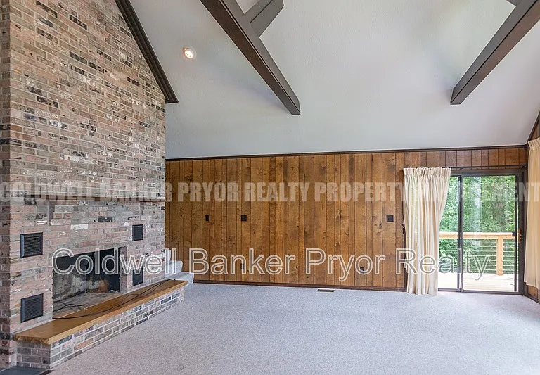 165 Lakeshore Ct — Photo 24