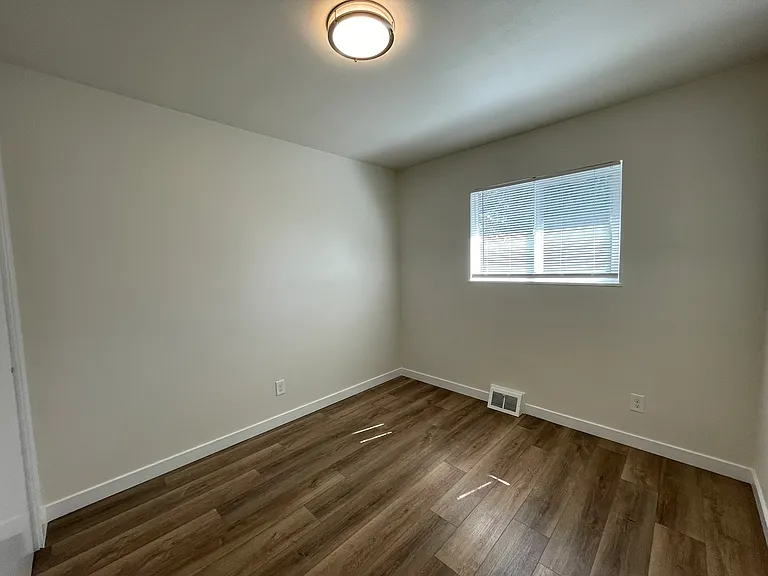 10834 NE Glisan St #10 — Photo 10